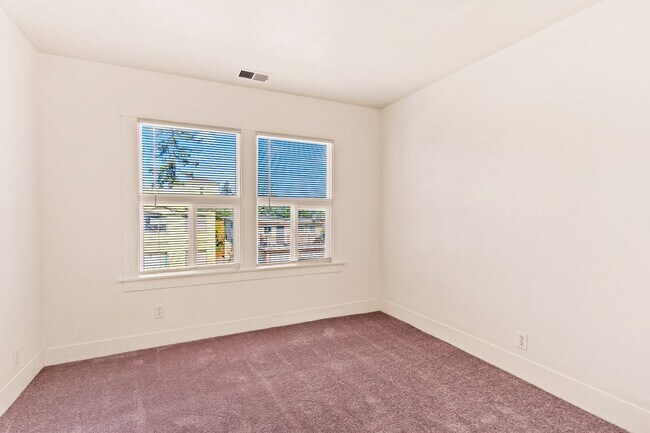 Photo - Utilities Included! 3 Bedrooms with Bonus ... Unidad 02
