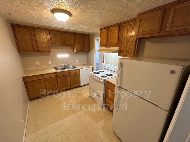 Photo - 838 Randler Ave