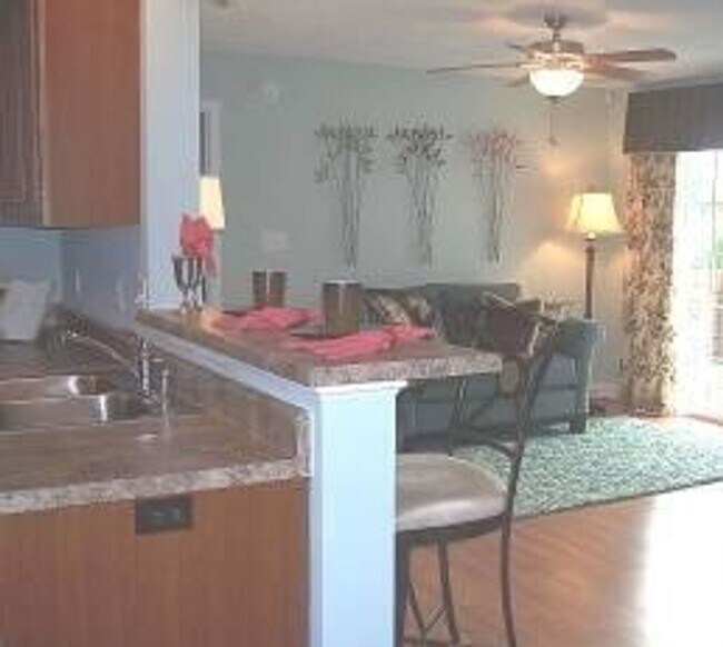 Photo - Secure Housing Now For the 2025-2026 Schoo... Unidad 203