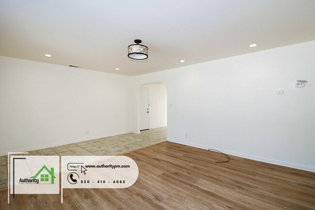 Photo - 2061 Jewell Ln