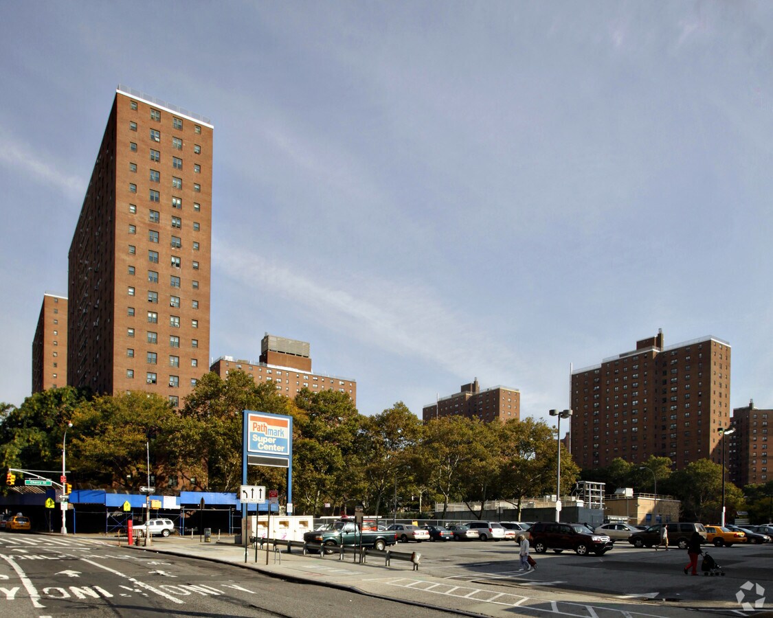 Photo - Rutgers Houses