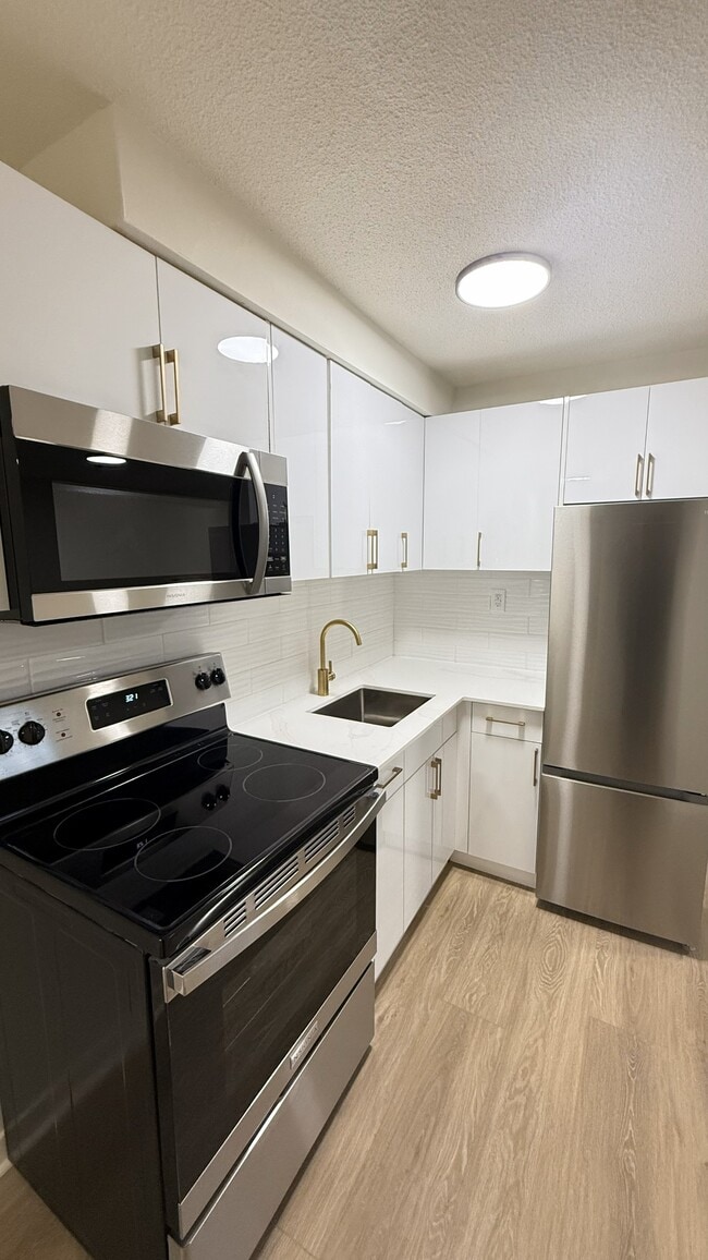 Building Photo - 60 Triller Ave Unit 6