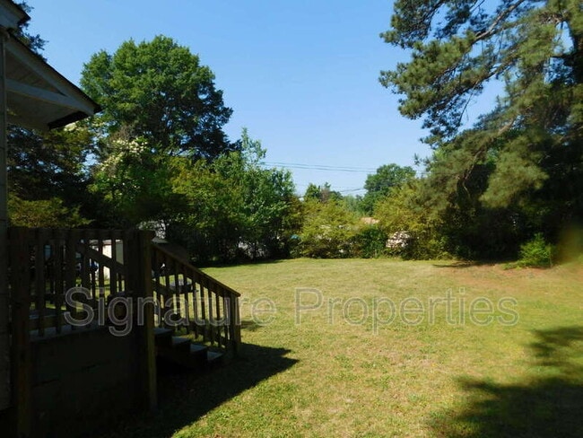 Photo - 718 Yorkshire Dr