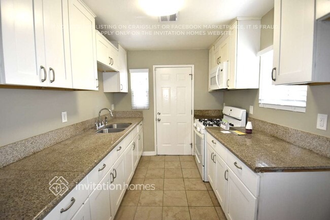 Photo - 2010 N Corlett Ave