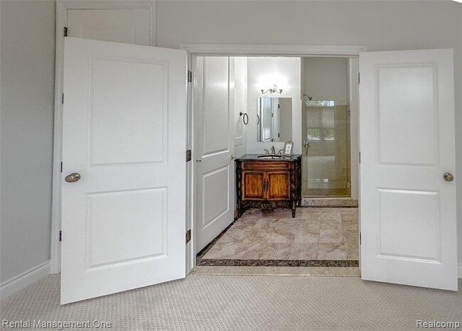 Photo - 5742 Putnam Dr