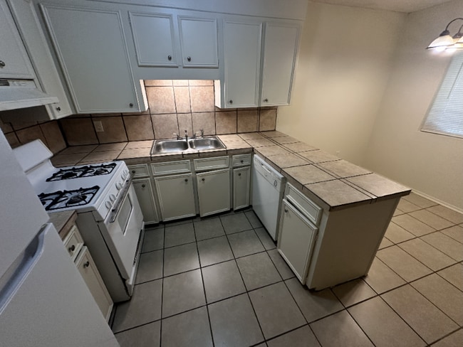 Photo - 106 E Woodcrest Dr