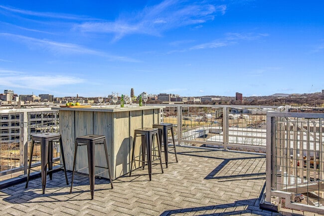 Building Photo - 2807 Delaware Ave Rental