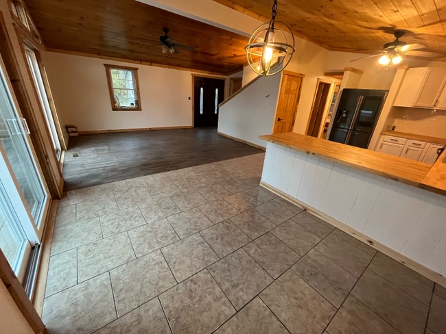 Photo - 162 Potash Rd Unit 1