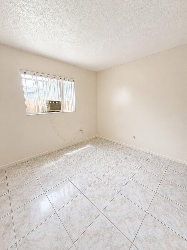 Photo - 1521 W 21st St Unit 6