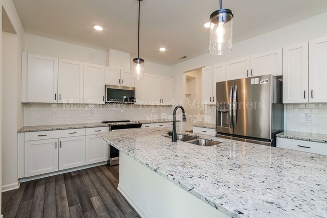 Photo - 124 Royal Star Wy