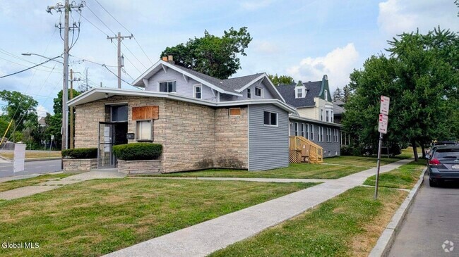 Building Photo - 4 Ten Eyck Ave Unit 3 Rental
