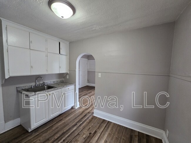 Photo - 408 1/2 Locust St