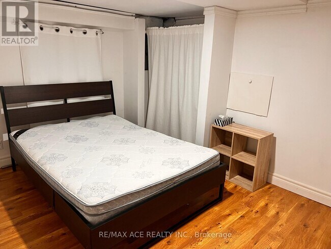 Photo - 86 Madelaine Ave