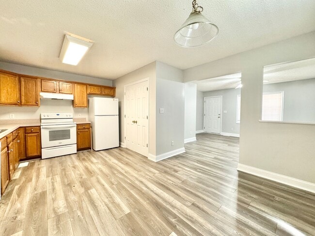 Photo - 3 BR Unit Near Shoppes on Elm