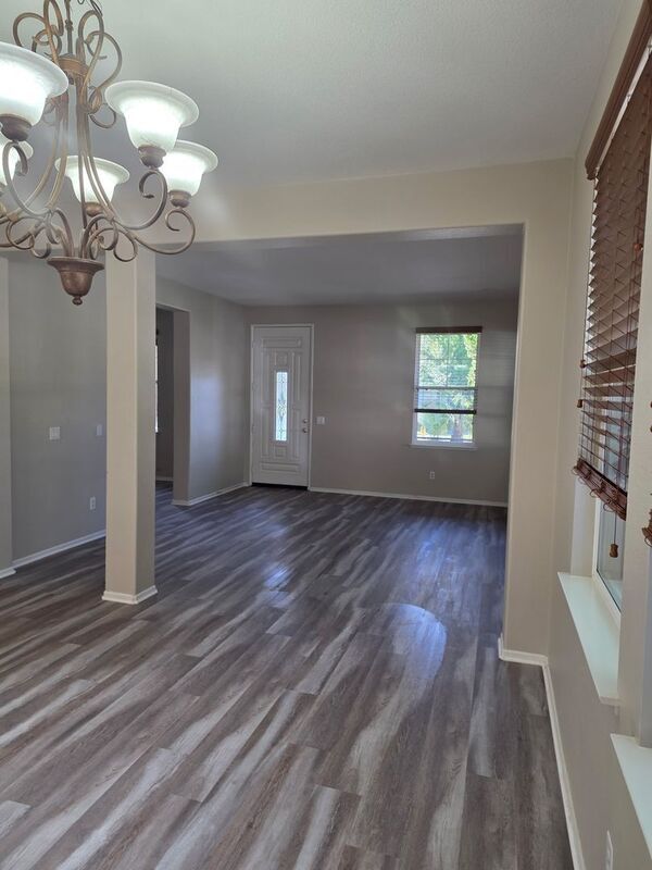 Photo - 28958 Newport Rd