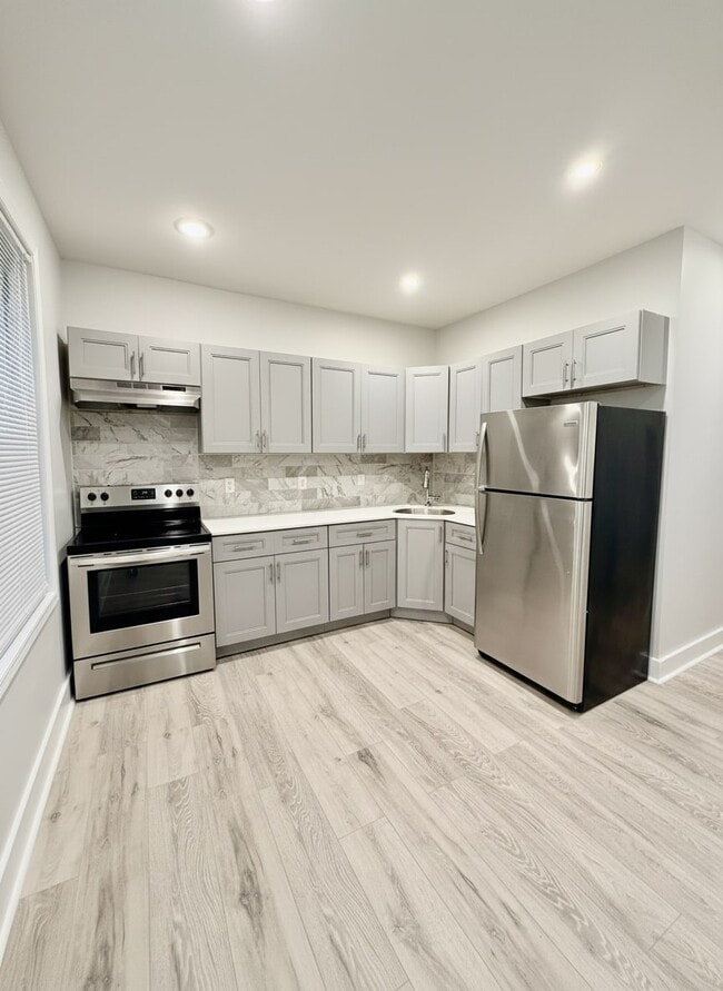 Photo - 665 E Wensley St