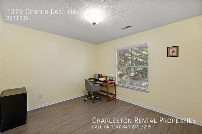 Photo - 1379 Center Lake Dr