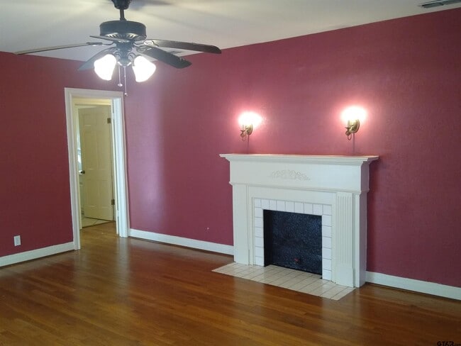 Photo - 409 Sunny Ln