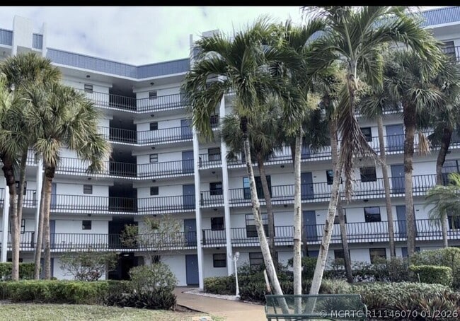 Building Photo - 4640 Lucerne Lakes Blvd W Unit 605