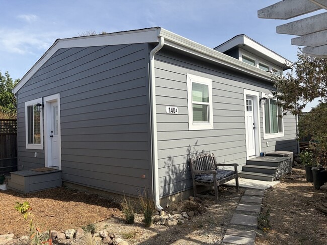 Building Photo - 140 Fairview Dr
