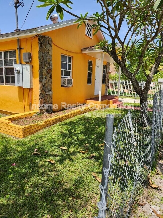Building Photo - 2257 NW 82nd St Rental