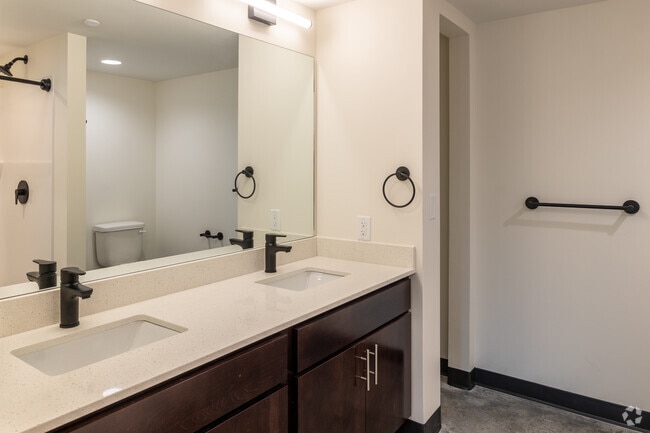 2BR, 2BA - 950SF