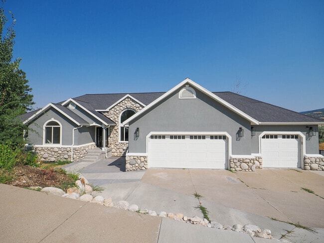 2368 Maple Hills Dr