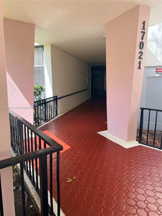 Photo - 17021 N Bay Rd Unidad 326