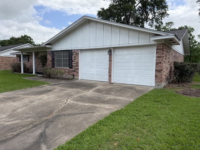 Photo - 880 Lockwood Dr