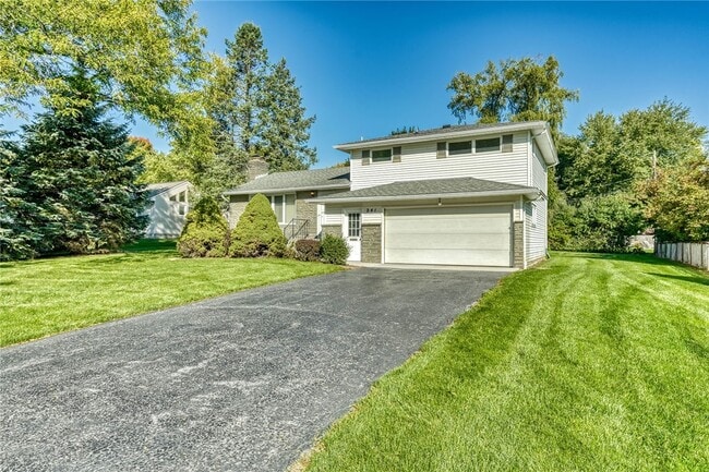 Photo - 241 Willowcrest Dr