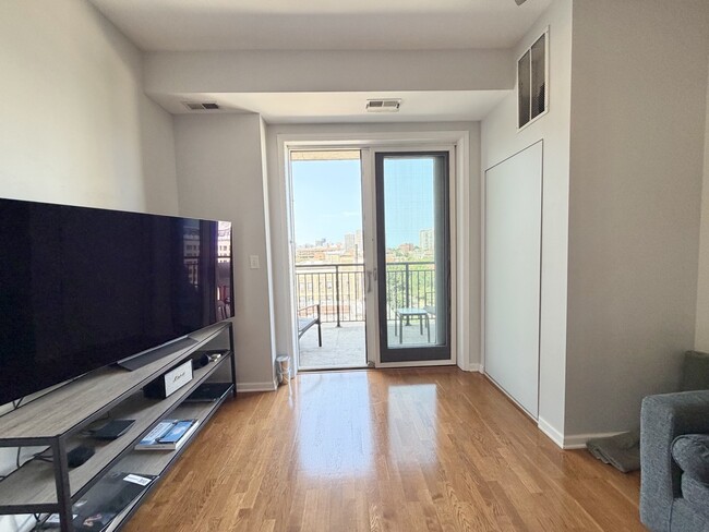 Photo - 828 W Grace St Unit 804