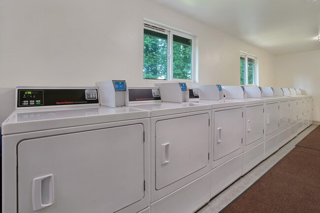 MK Freebird 3 - laundry 3 - Maple Knoll Apartments