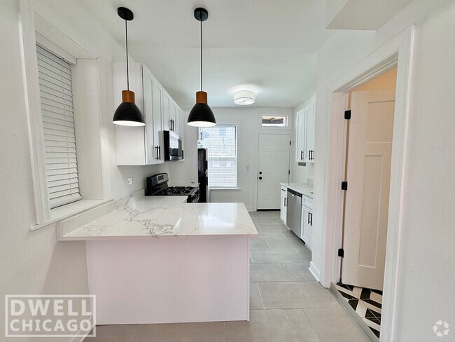 Building Photo - 956 N Winchester Ave Unit 2E Rental