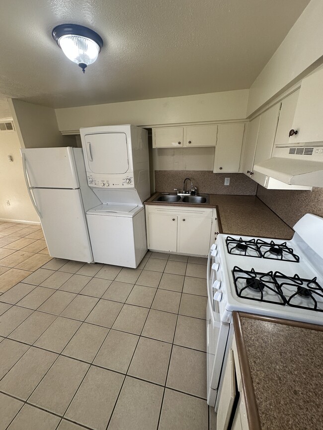 Photo - 4537 Saunders Dr