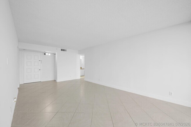 Photo - 105 Lake Emerald Dr Unit 706