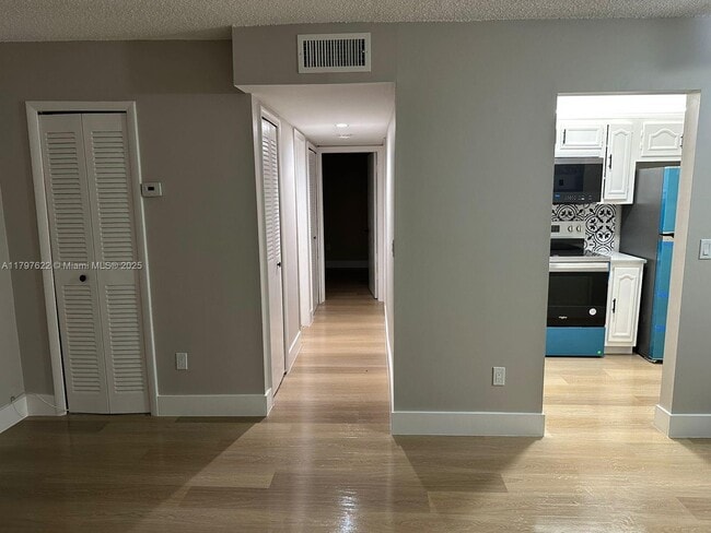 Photo - 1051 SW 1st St Unidad 303