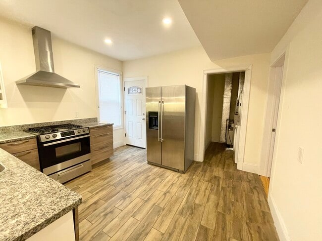 Building Photo - 27 Edison Grn Unit 2T