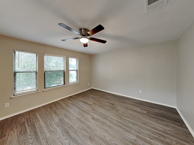Photo - 4808 Woodstock Dr