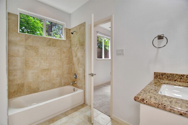 Photo - 5314 Avenue J