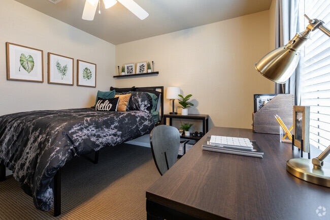 4 habitaciones, 4 baños - 1,600 pies cuadrados - Dormitorio - Villas on Sycamore Apartamentos