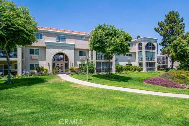 Building Photo - 5500 Paseo Del Lago W Unit 2F