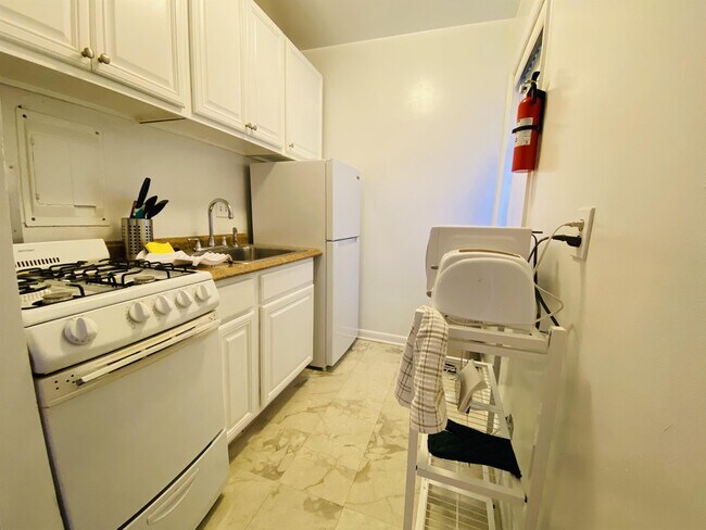 Photo - 4570 MacArthur Blvd NW