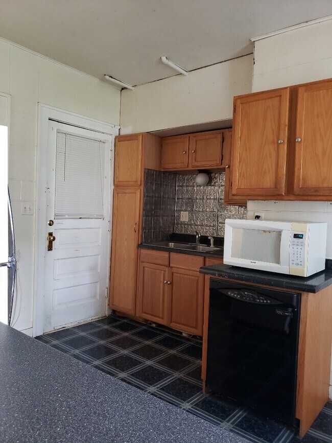 Photo - 402 Denver St