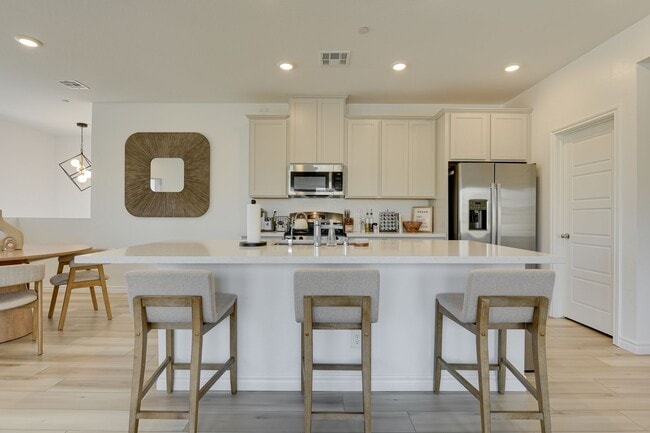 Building Photo - 600 N Carriage Hill Dr
