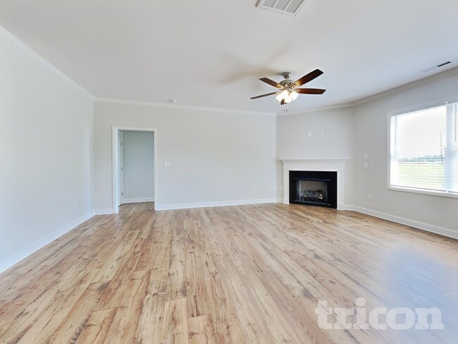 Photo - 64 fish Whistle court House