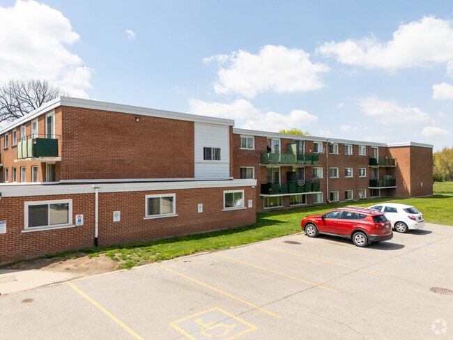 Building Photo - 67 Avenue Rd