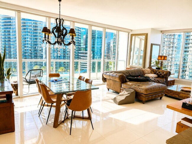 Photo - 465 Brickell Ave Unidad 2302
