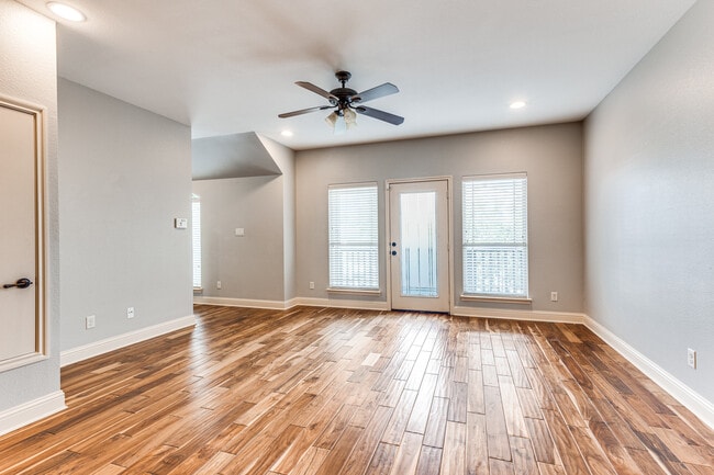 Photo - 2712 Merida Ave