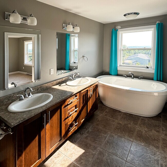 Building Photo - Thornbury Lane