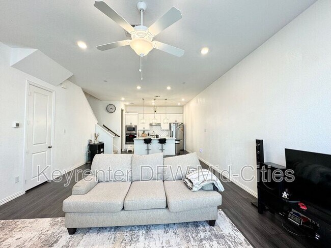 Photo - 9927 Tolbert St